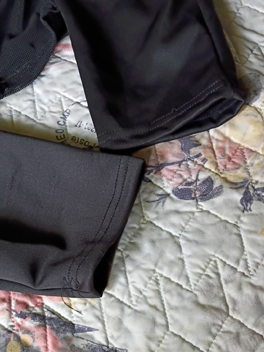 Black Women's Long-Sleeve Cropped Jacket with Structured Bust - Picture 4 of 6